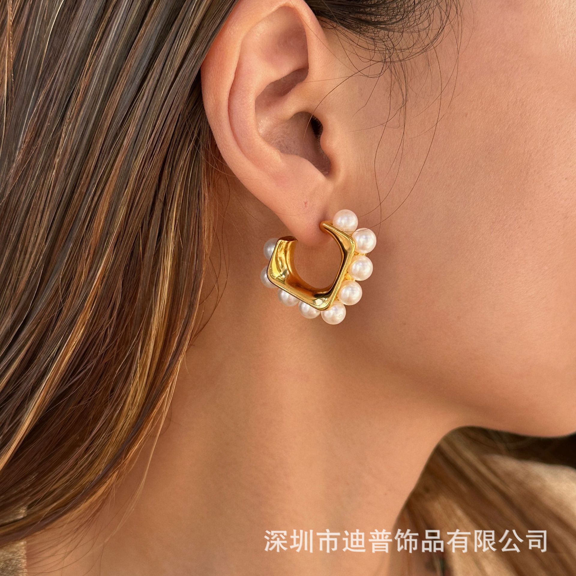 Polished Finish 1 Pair Lady Modern Style C Shape Inlay 304 Stainless Steel Imitation Pearl 18K Gold Plated Ear Studs