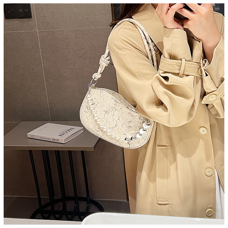 French chain armpit bag, women's high-end sense, niche trendy fashion handbag, western-style crescent bag_voghion.com