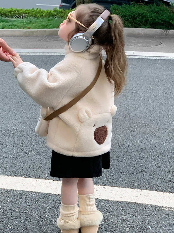 女小童背面小熊毛毛衣秋冬款2025新款儿童洋气女宝宝冬季加厚外套|undefined