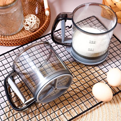 New hot-selling flour sieve semi-automatic hand-held flour sieve baking tool transparent hand-pressed double-layer flour sieve
