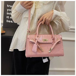 Solo lo mejor es digno de sus hombros.