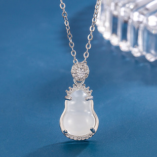 New Chinese Style Gourd White Chalcedony Pendant Necklace Women's All-match Light Luxury Niche High-end Light Luxury Clavicle Chain