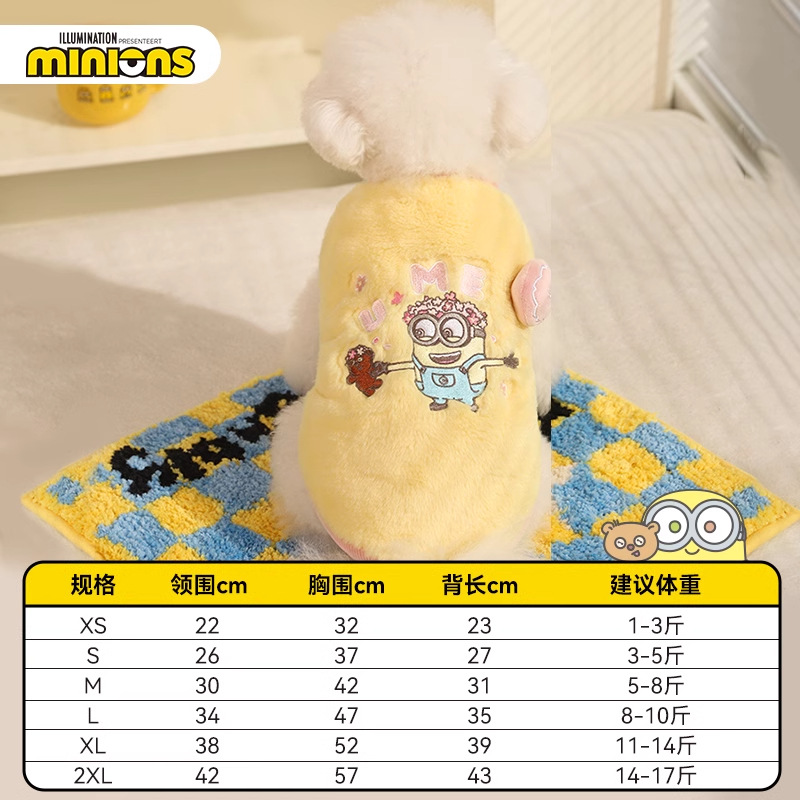 Los pequeños amarillos usan chalecos en ambos lados de las flores de cerezo.