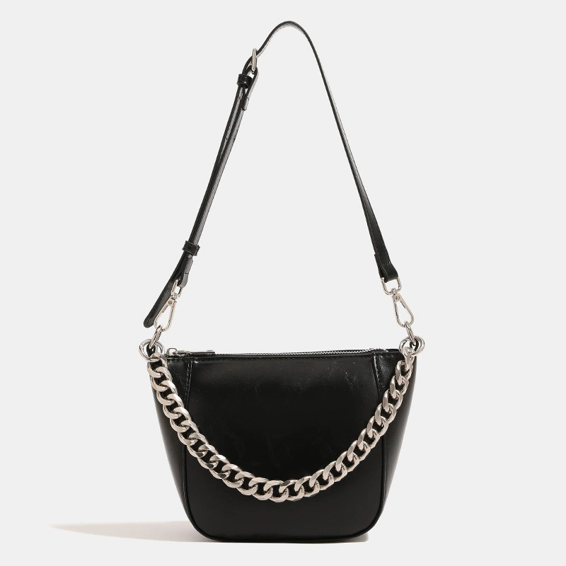 Fashionable chain, underarm bag, one-shoulder bag, city style, high-quality style