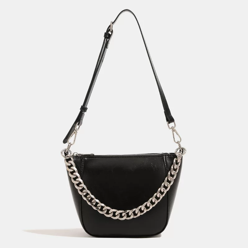 Fashionable chain, underarm bag, one-shoulder bag, city style, high-quality style