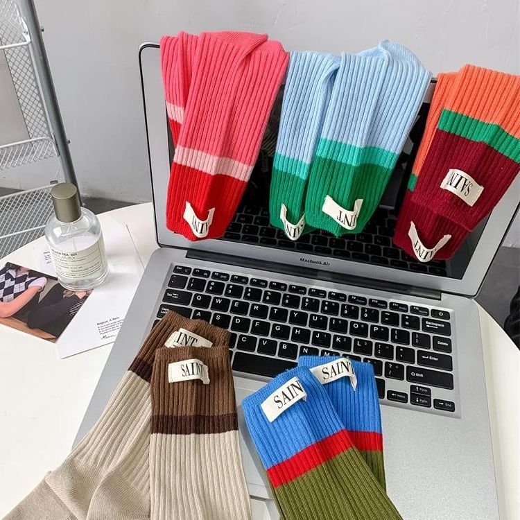 Calzini lunghi stile college a metà polpaccio, stile casual, in cotone, con etichetta in tessuto a blocchi di colore, stile coreano 2025d per donna_voghion.com