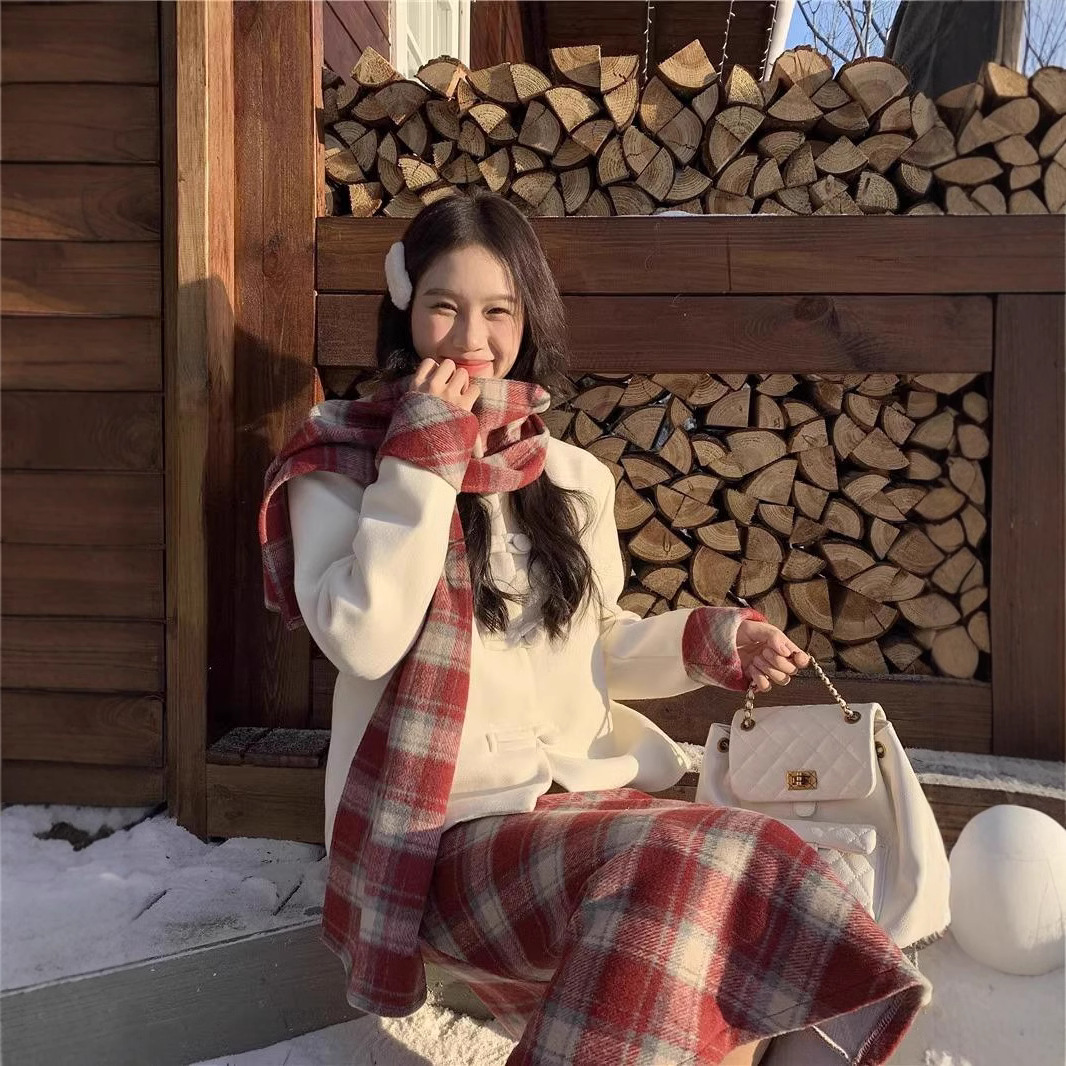 프랑스 달콤한 세트 여성의 가을 2024 새로운 중국 퀼트 울 재킷 레드 롱 원피스 스카프 3 피스 세트