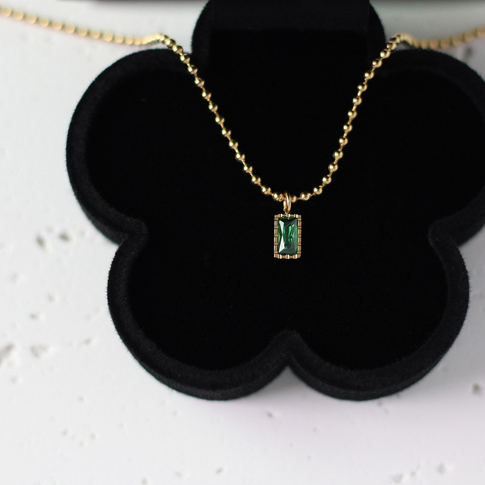 Designer Style Advanced Light Luxury Emerald Small Square Diamond Titanium Steel Plated Collar Necklace_voghion.com