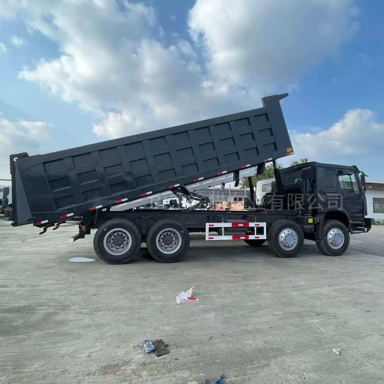 Sinotruk Howo Front-Four-Wheel-Drive and Rear-Eight-Wheel-Drive Dump Truck, 90% New, 8×4 Dump Truck, 371/375 Horsepower Engineering Dump Truck