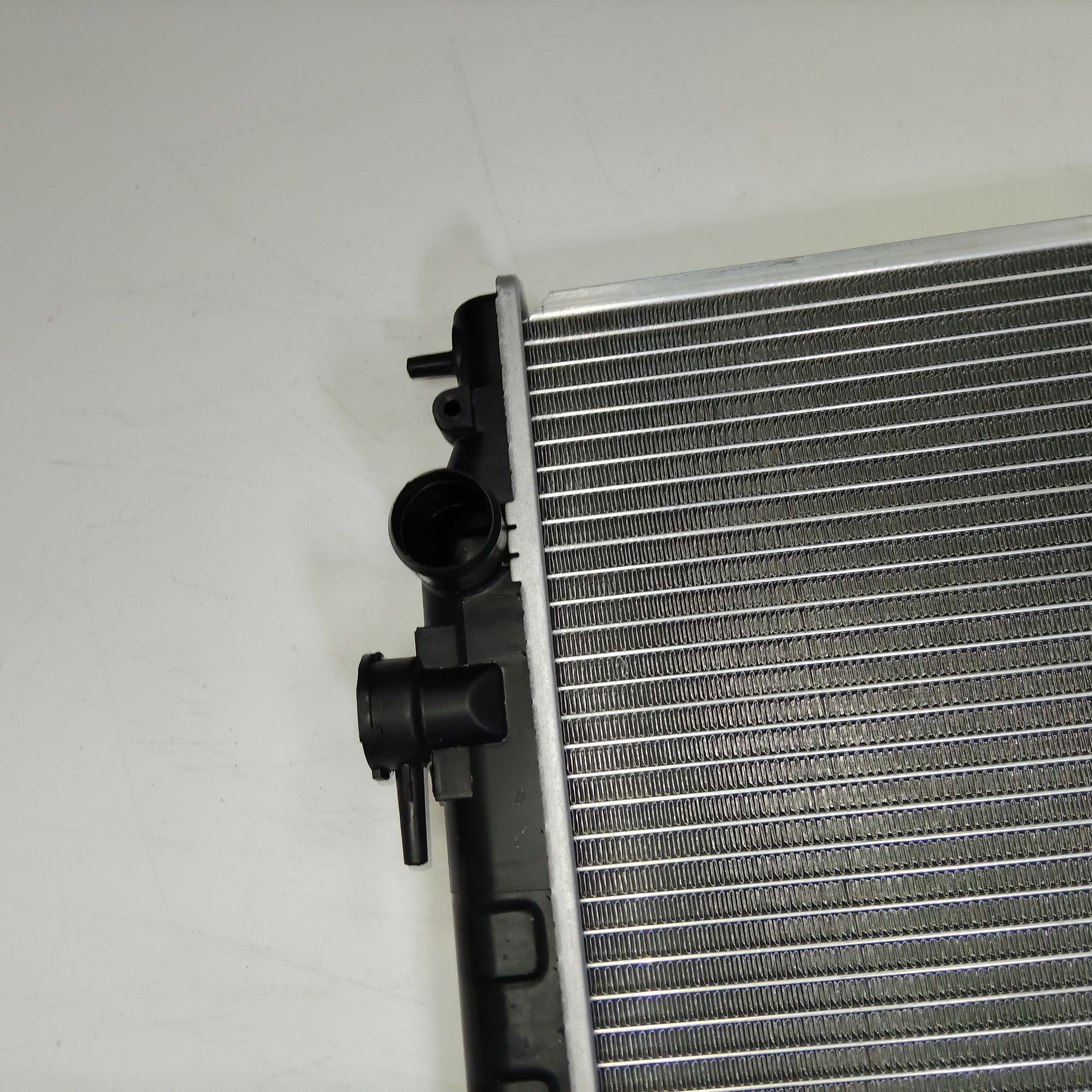 Suitable for 2001-2013 Nissan D22 Pickup 2.4L Radiator Water Tank Model 21410-3S110