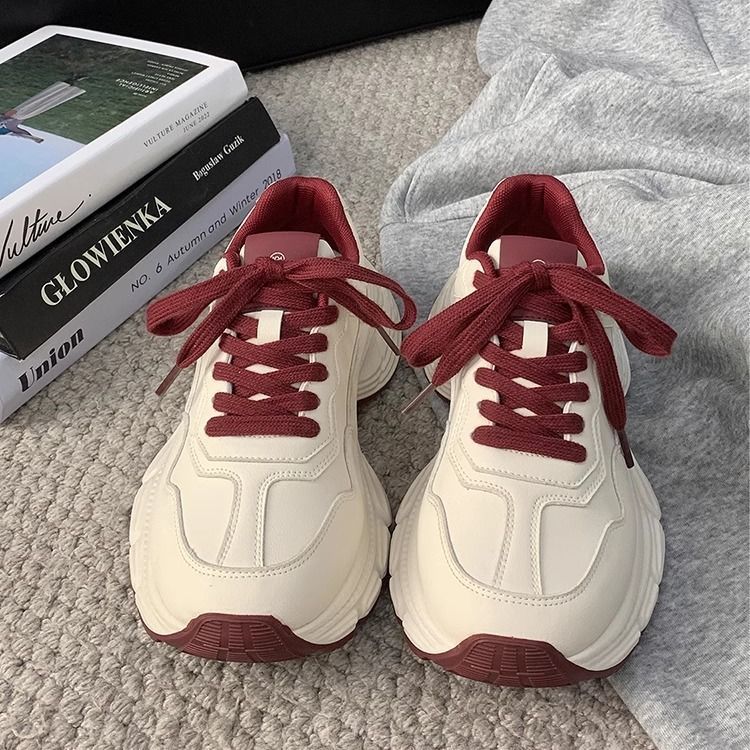 Zapatillas deportivas casuales blancas y rojas para mujer 2026, nuevas zapatillas deportivas casuales con suela gruesa y aumento de altura para mujer, zapatillas deportivas de nicho para mujer