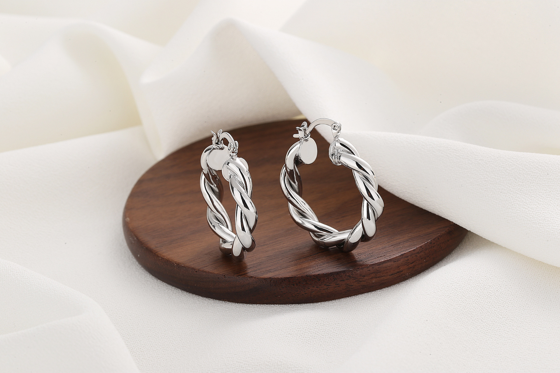 Fashion Twist Copper Plating Hoop Earrings 1 Pair