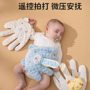 Baby Sleeps on Palm to Soothe Baby to Sleep, Hugs Baby to Sleep, Slaps to Prevent Startling and Bloating, Two-Month-Old Baby