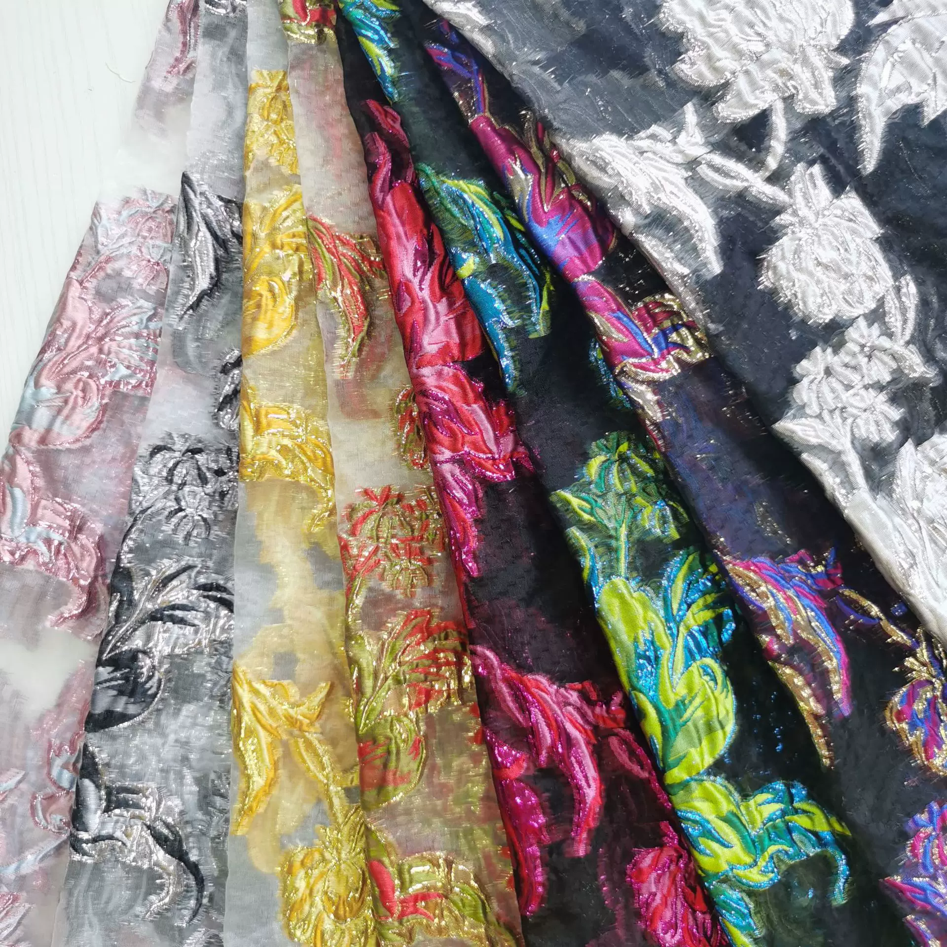 新款剪花布 梭织色织提花面料 女装连衣裙时装服装面料  来样定制