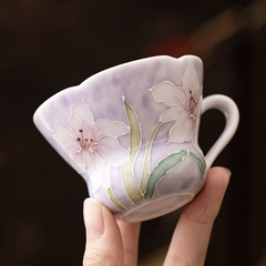 手绘紫百合主人杯单杯家用陶瓷功夫茶具葫芦花口把杯不烫手品茗杯