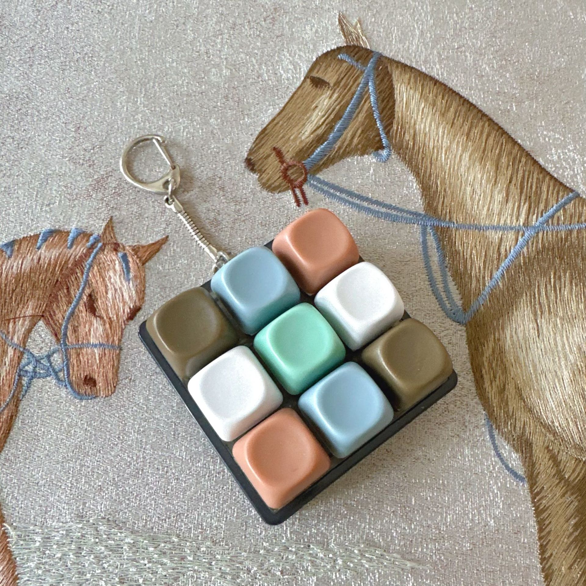 Cross-border Round Cap Decompression Button 9-key Switch Tester Keyboard Cat Keychain Finger Squeeze Stress-relief Toy_voghion.com