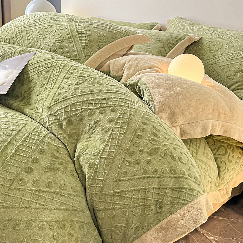 Leche de lujo ligero nuevo traje de cama de cuatro piezas engrosado más terciopelo coral sábana funda de edredón ropa de cama