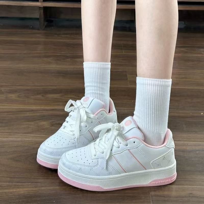 Versión coreana de las zapatillas de deporte azul hielo de suela gruesa de nicho para mujer. Ins marea 2025 primavera nuevos zapatos blancos casuales deportivos de todo fósforo