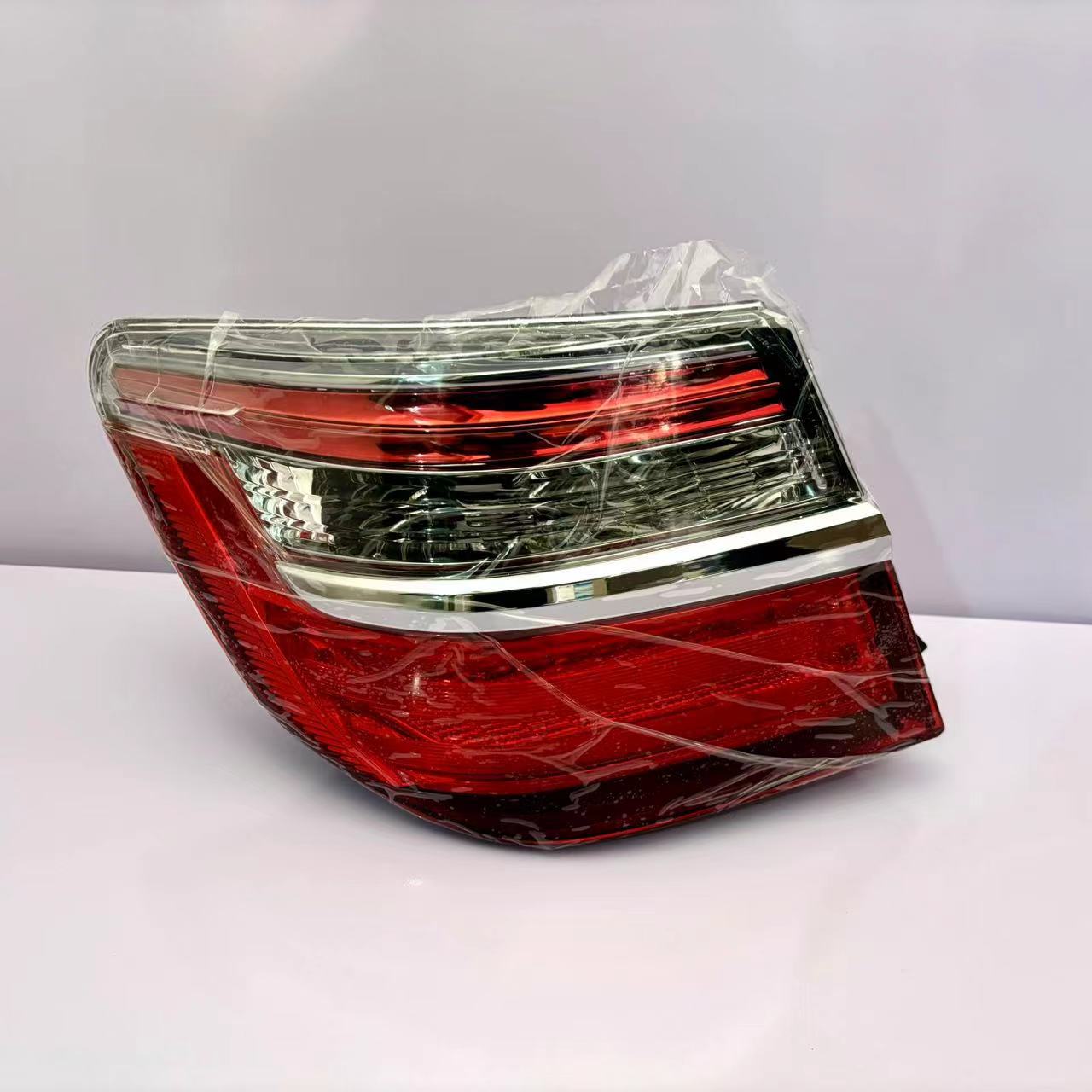 Suitable for 06-20 Toyota Camry rear tail lamp assembly left and right brake reversing lamp cover shell turn signal