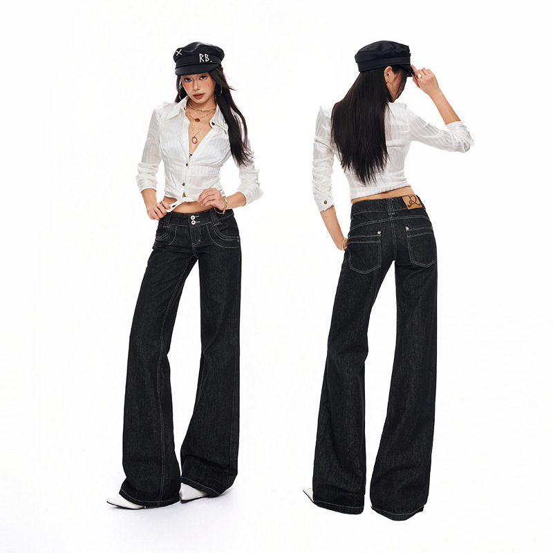 American-style, trendy, and durable denim jeans with a double-button, low-waist design, featuring a slightly flared leg that doesn’t cling to the body American-style, trendy, and durable denim jeans with a double-button, low-waist design, featuring a slightly flared leg that doesn’t cling to the body