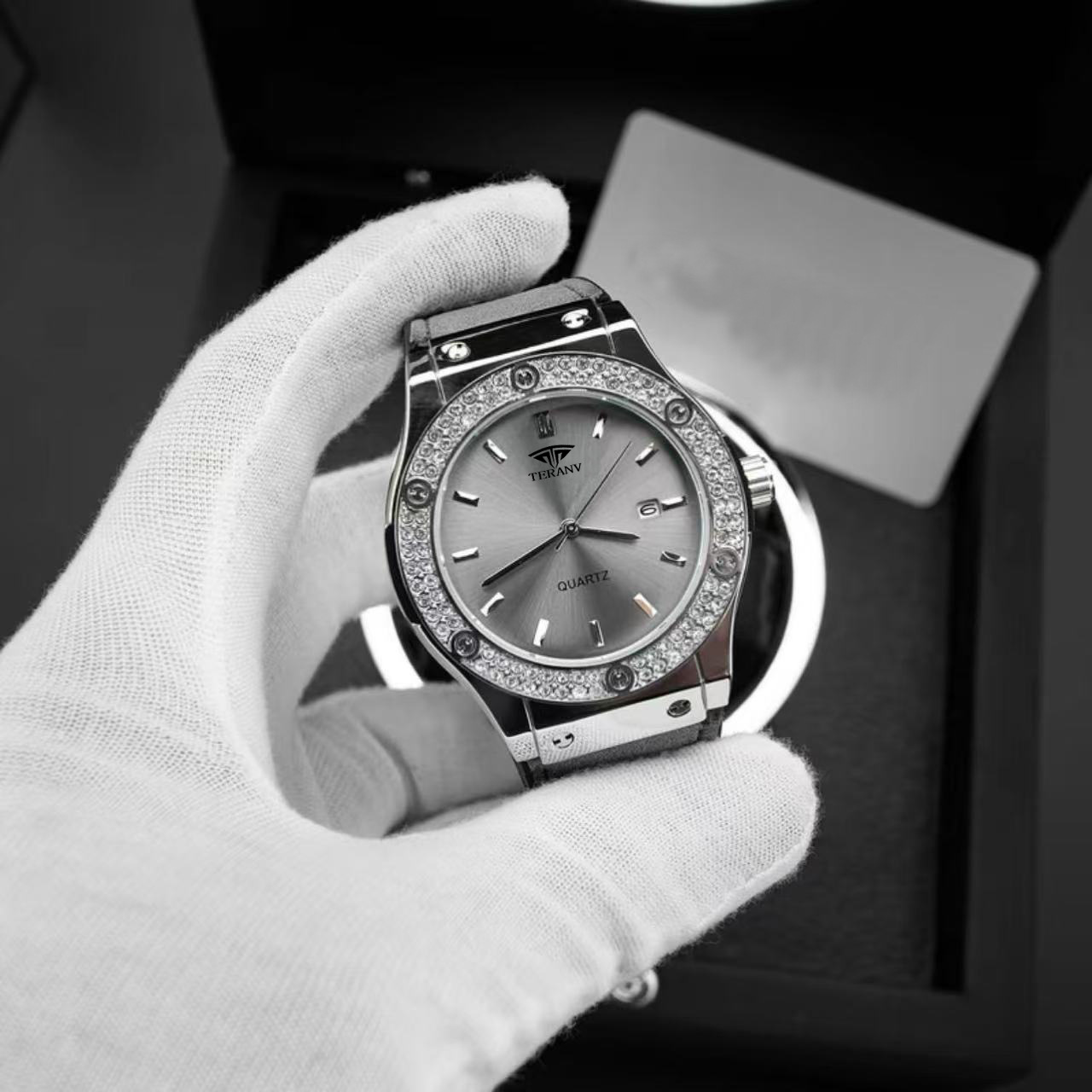 Swiss Brand Chinese and English Watch Export Gift Ladies Calendar Watch Fashion Alloy Steel Belt Waterproof Luminous