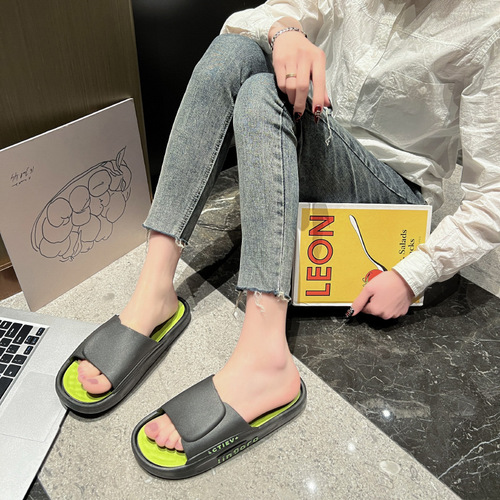 Summer fashionable men's slippers, women's slippers that feel like stepping on shit, home couples outdoor wear indoor slippers, non-slip soft bottom slippers wholesale