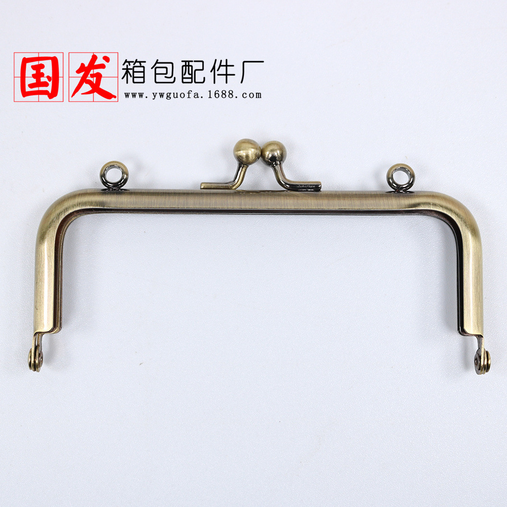 In stock: 12 * 6.5CM cuadrado Bu-Keng superficie lisa sin orificio oro en la parte superior de las orejas de viscosa botón de bolsa