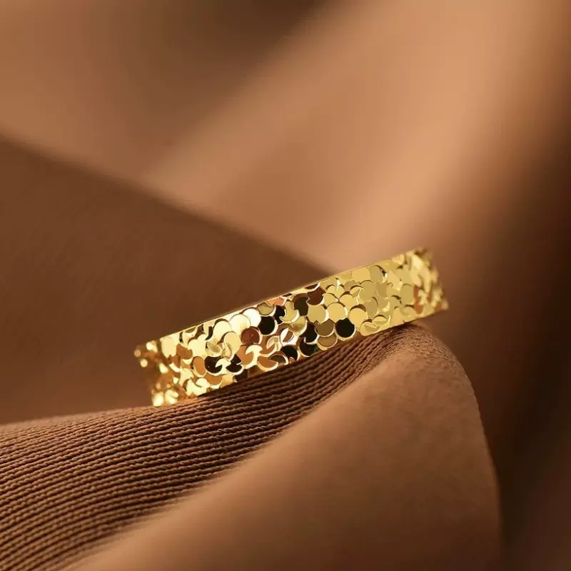 18K金碎冰冰戒 满天星刻花甜酷休闲通勤男女对戒水贝黄金珠宝批发