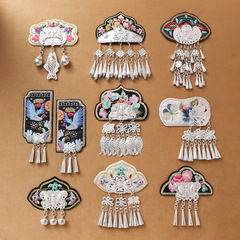 貴州省の苗族刺繍冷蔵庫用マグネット、苗族の民族風刺繍、苗族の銀のタッセル、手作りの装飾、創造的な記念品