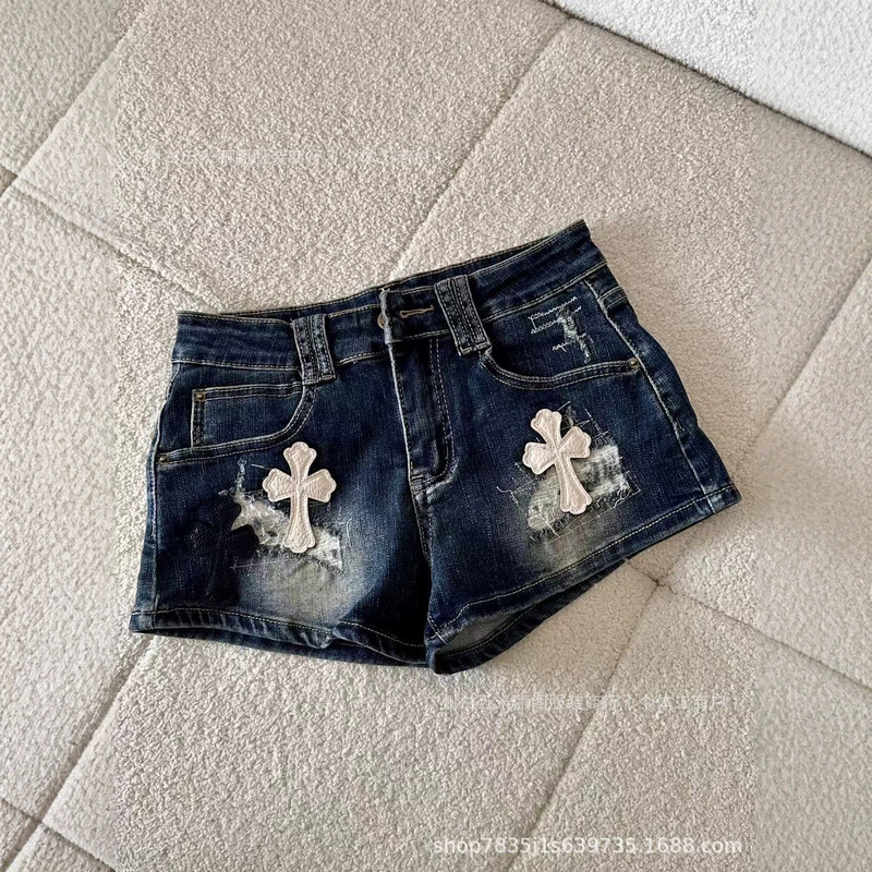 American Retro Cross Leather Label Denim Shorts for Women, Slim Fit, Distressed, White-Washed, Heart Embroidery, Hot Girl Style, Ultra-Short Hot Pants American Retro Cross Leather Label Denim Shorts for Women, Slim Fit, Distressed, White-Washed, Heart Embroidery, Hot Girl Style, Ultra-Short Hot Pants