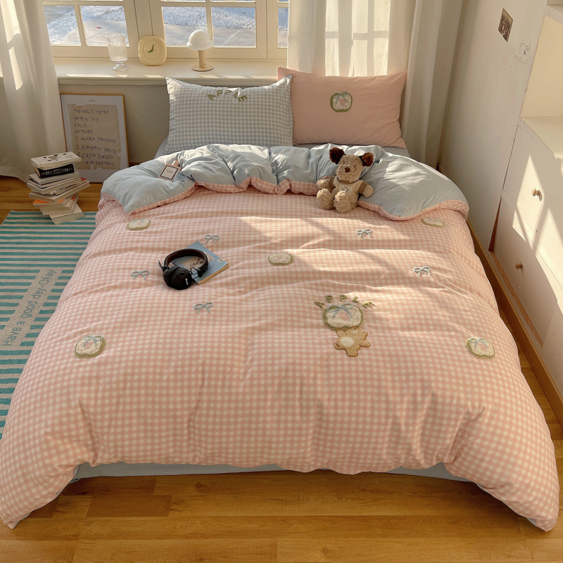 2025 nueva linda toalla de algodón de lavado de niña bordada puede dormir desnudo algodón de lavado de color sólido cuadrícula doble juego de cuatro piezas