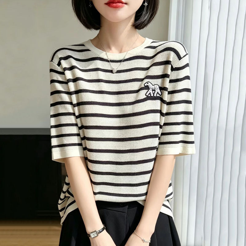 Manufacturer Wholesale Summer New Black and White Striped Knit Shirt for Women, Short-Sleeve, Round Neck, Thin, Slimming, Versatile Top T-Shirt