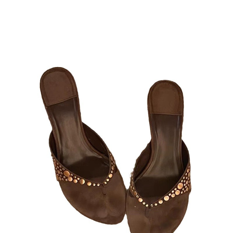Högklackade tå-sandaler med nitar dam sommar mode_voghion.com