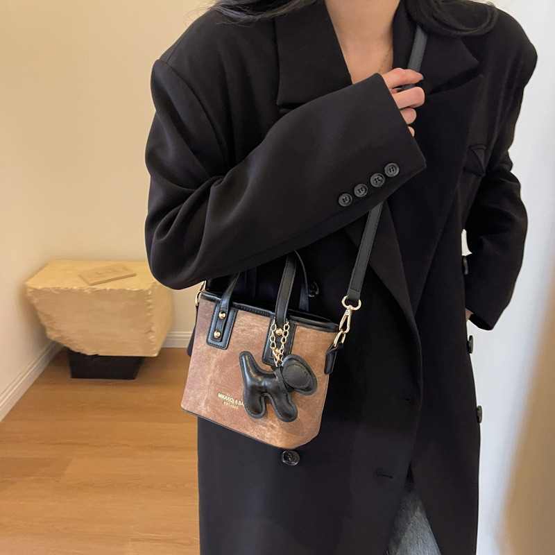 Nicho Zhong 2025 nuevo estilo de moda bolso de hombro versátil bolso de moda bolso de balde de agua súper caliente bolso mujer