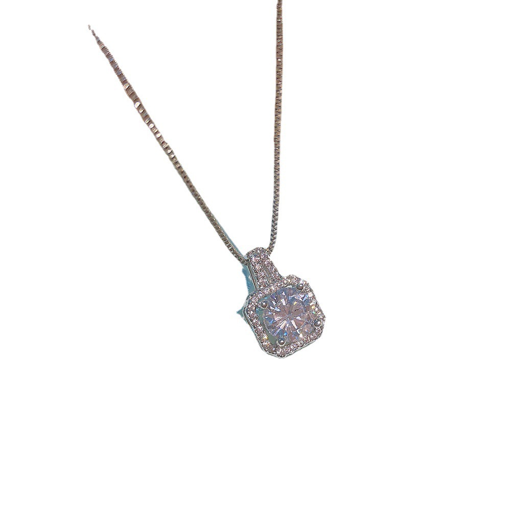 Zircon cuadrado diamante clavícula cadena simple Corea del Sur alto carbono artificial diamante anillo pendientes colgante de tres piezas conjunto regalo de cumpleaños