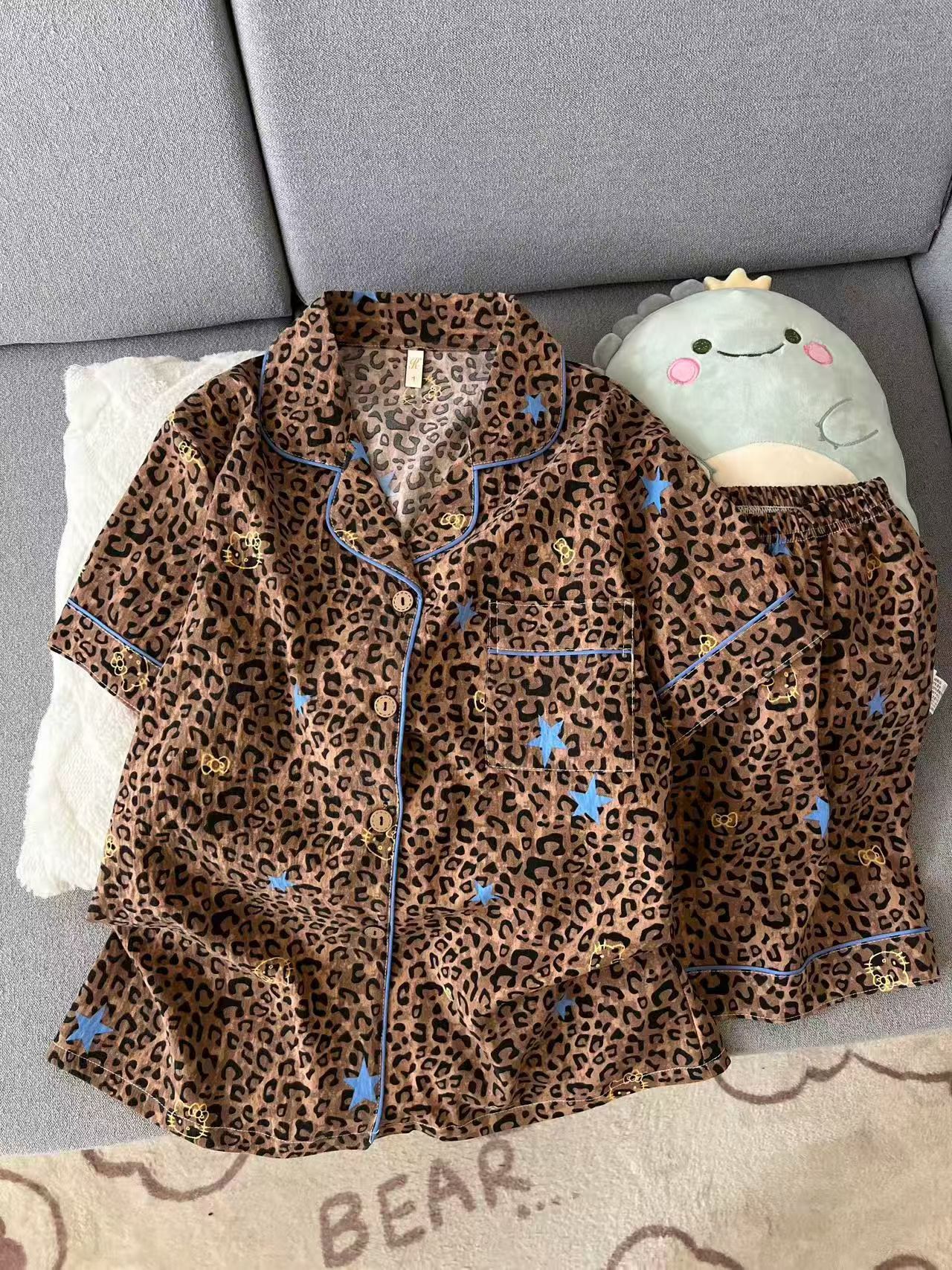 Cute punto de onda KT gato nubes pijamas de algodón mujer pantalones cortos de manga corta de verano coreano cuello de dibujos animados set de ropa para el hogar