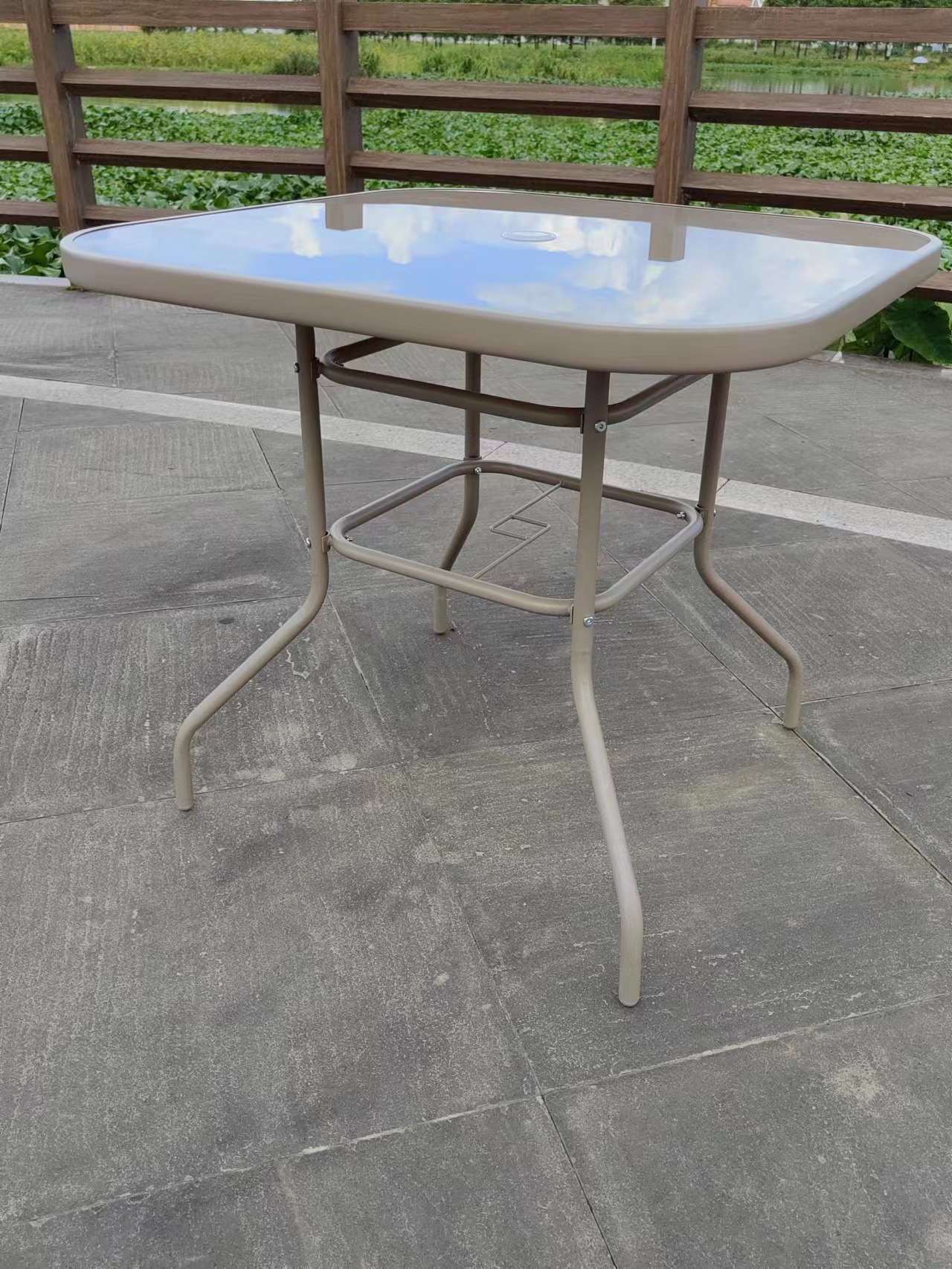 샴페인 스퀘어 테이블