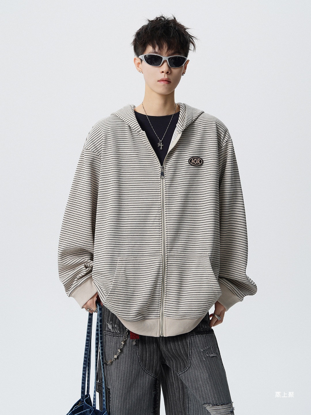 American-style, relaxed, and casual striped cardigan hoodie for men, perfect for autumn, with a retro, loose-fitting, and sporty design