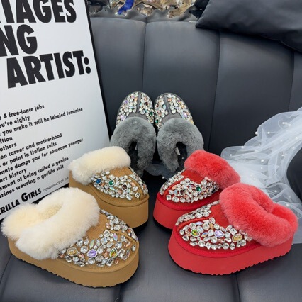 Heavy-duty, fully embellished with rhinestones, genuine leather, wool-lined, thick-soled, closed-toe slippers for women, 2026 winter new style, rhinestone-encrusted, warm, snow boots, trendy Heavy-duty, fully embellished with rhinestones, genuine leather, wool-lined, thick-soled, closed-toe slippers for women, 2026 winter new style, rhinestone-encrusted, warm, snow boots, trendy