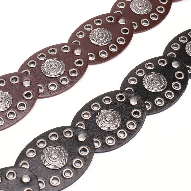 Cinturón punk con medallones y hebilla de aleación