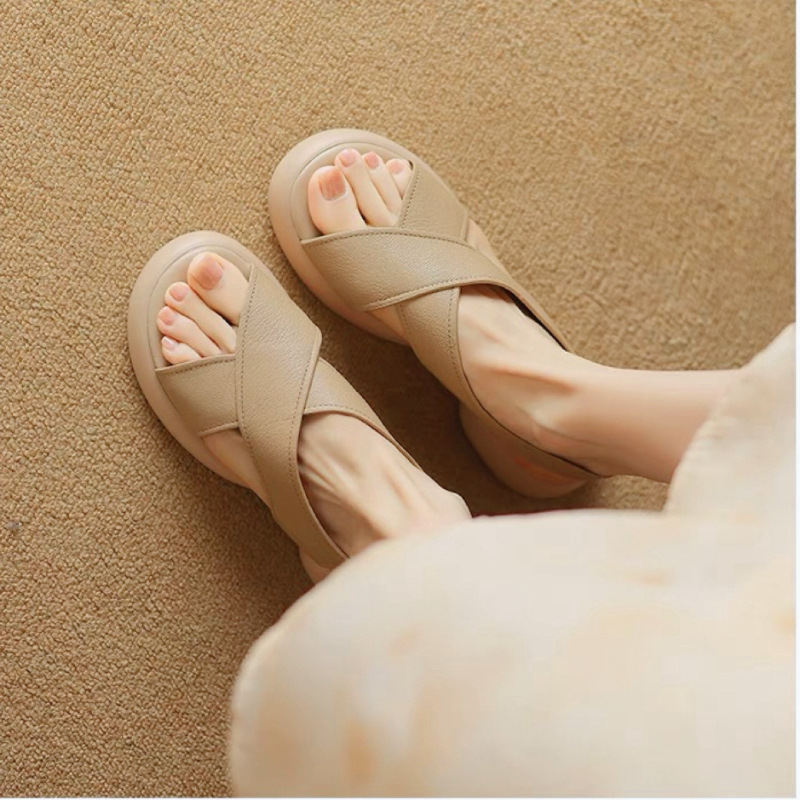 Nuevas sandalias de mujer simples con una sola gruesa y transpirable, zapatos de madre de moda, sandalias de playa de verano 2026.