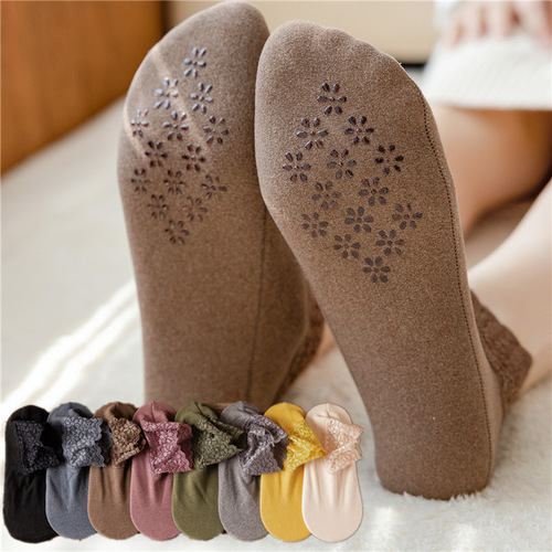 Delicate lace edge women's floor socks with plush lining, non-slip, warm and thick winter socks for autumn and winter