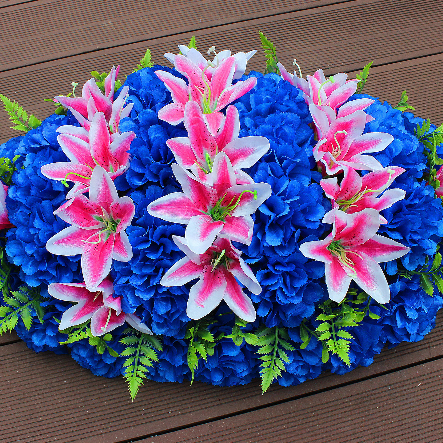 Dark pink Saylily + blue