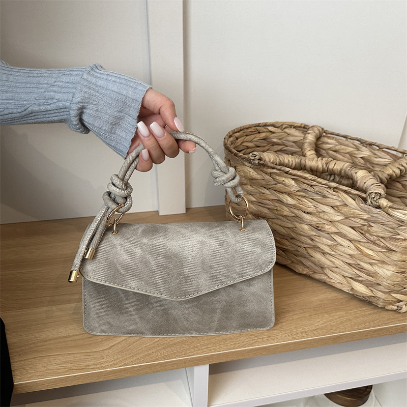 Bolso público pequeño para mujeres 2026 nuevo bolso cuadrado de alta calidad sensación de diseño retro bolso de hombro simple bolso de mano