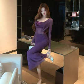 性感纯欲高级感荡领抹胸连衣裙女早秋新款修身显瘦带胸垫包臀长裙