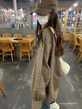复古摩卡小标格子衬衫外套2022年新款小香风翻领宽松格条纹衬衣女