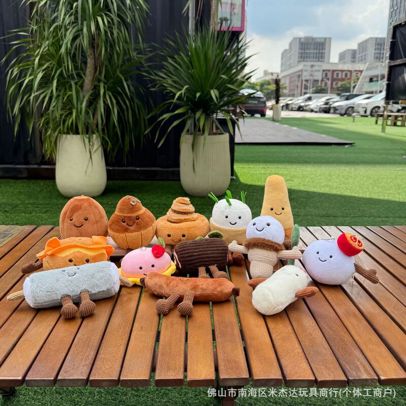 现货英国趣味蛋糕系列草莓慕斯毛绒玩具公仔挂件送礼娃娃安抚礼品|undefined
