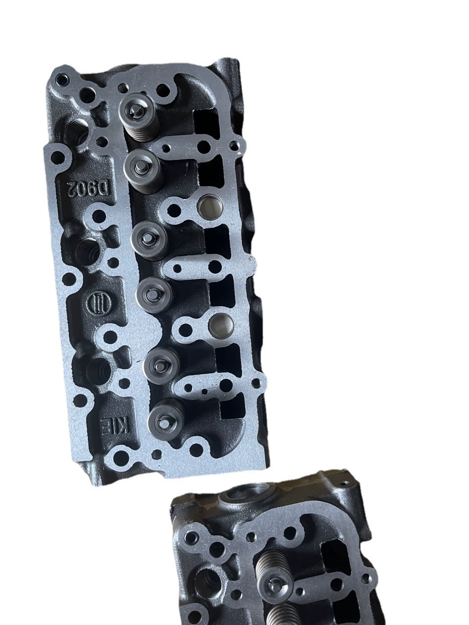 D902 D1105 головки блока цилиндров в сборке