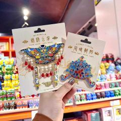 北京故宮文創記念品鳳冠シリーズの美しい雲肩冷蔵庫は旅行の特色を貼るお土産です。