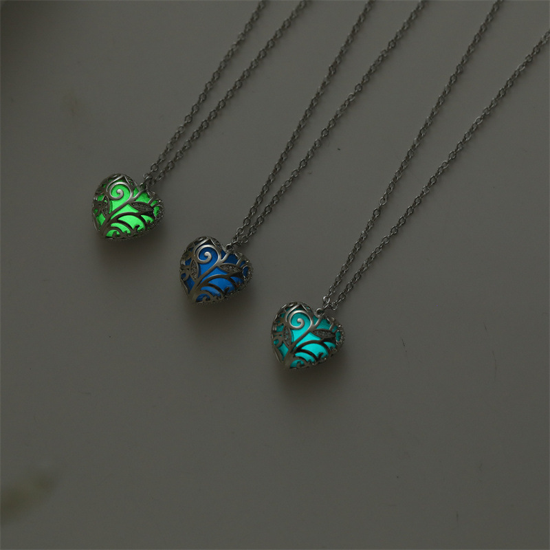 Simple Style Tree Heart Shape Copper Luminous Plating Pendant Necklace 1 Piece